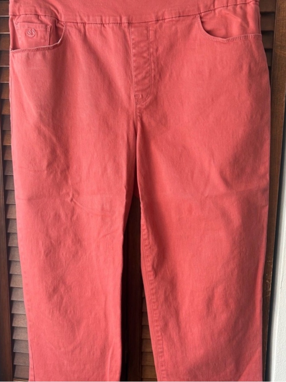Gloria Vanderbilt Women’s Capri Trio – Coral, Cream & Denim - Picture 3 of 7